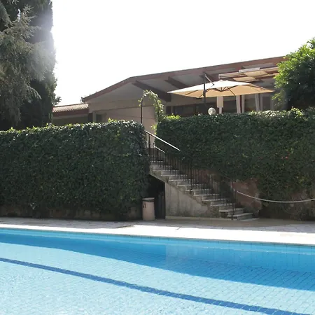 Boomerang Hotel