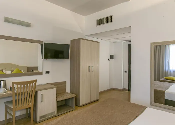 Hotel Boomerang La Massimina-Casal Lumbroso